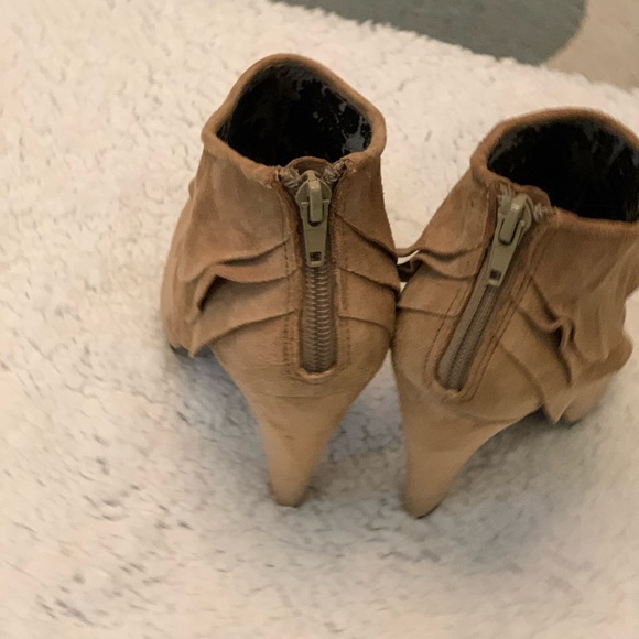 Cute Tan Steve Madden Boots / Booties Sz 6.5 - Picture 3 of 10